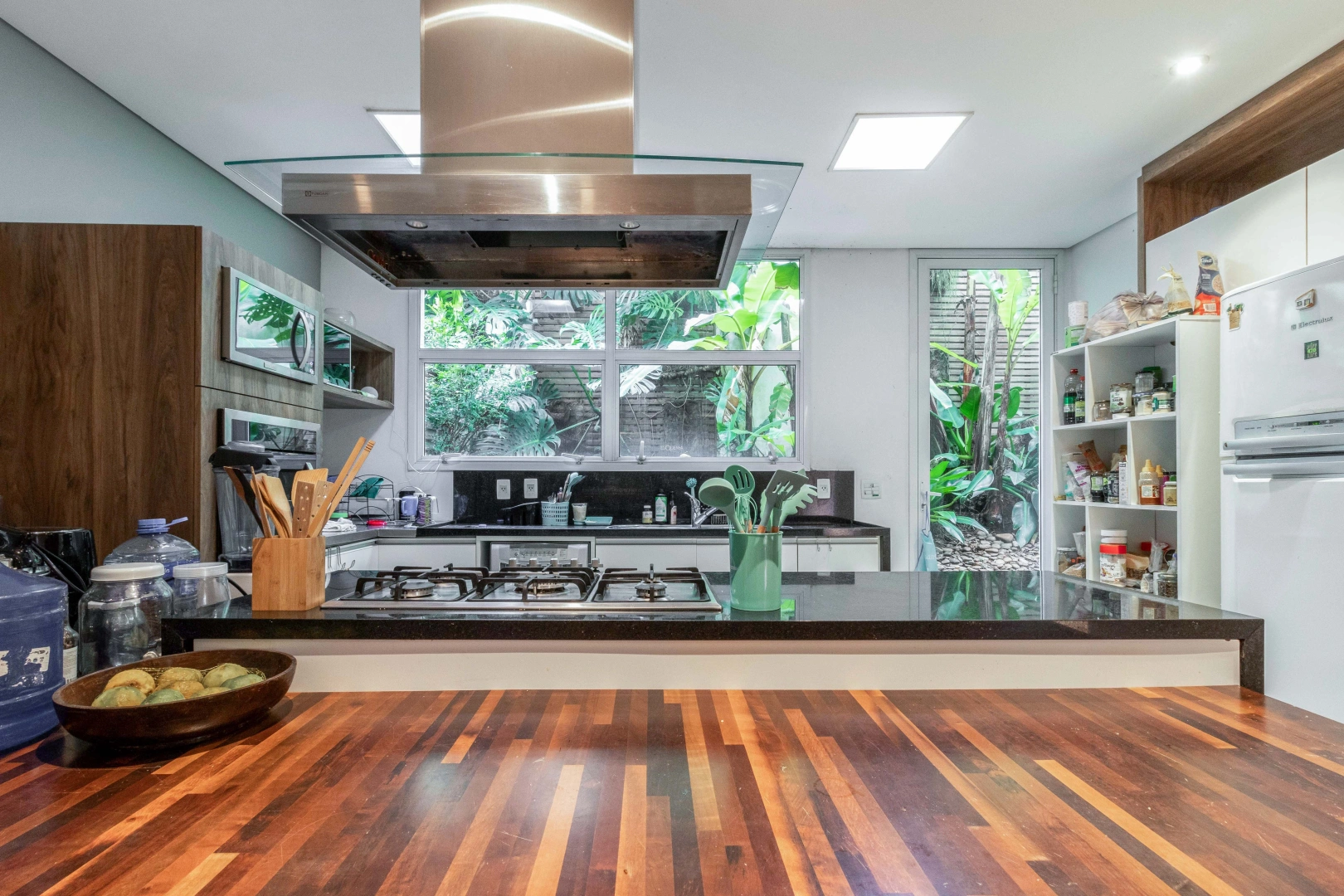 Casa com reforma moderna e sustentável - Imagem 5