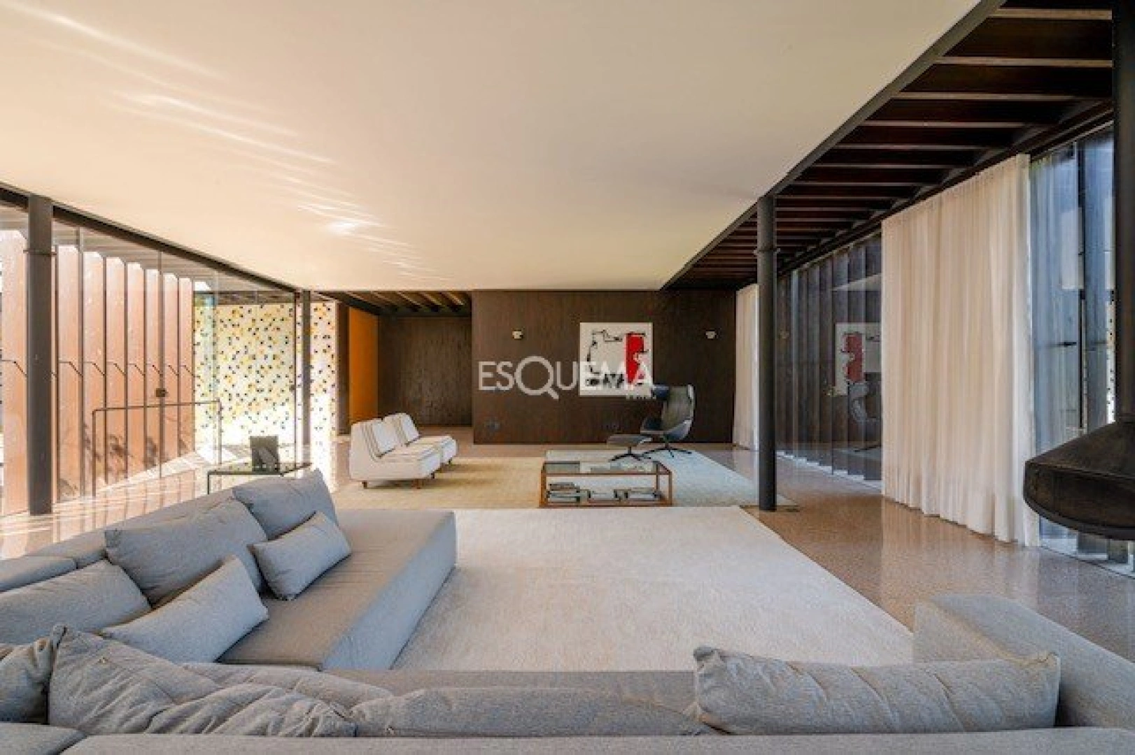 Casa ampla e com projeto moderno - Imagem 10