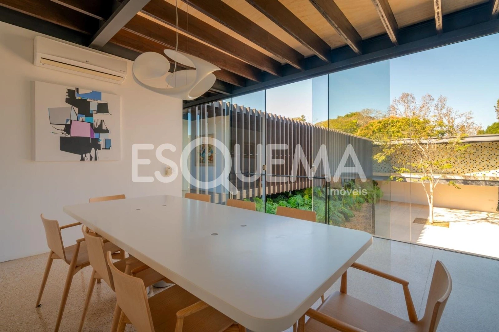 Casa ampla e com projeto moderno - Imagem 14
