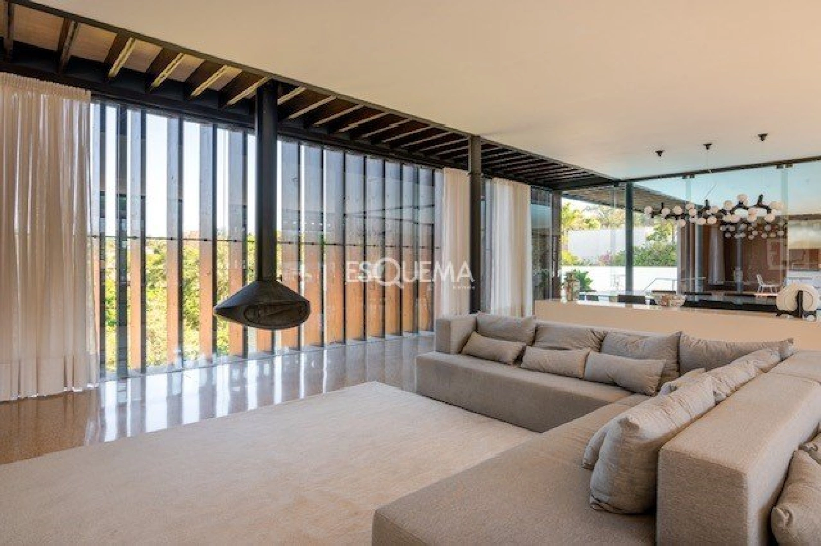 Casa ampla e com projeto moderno - Imagem 9