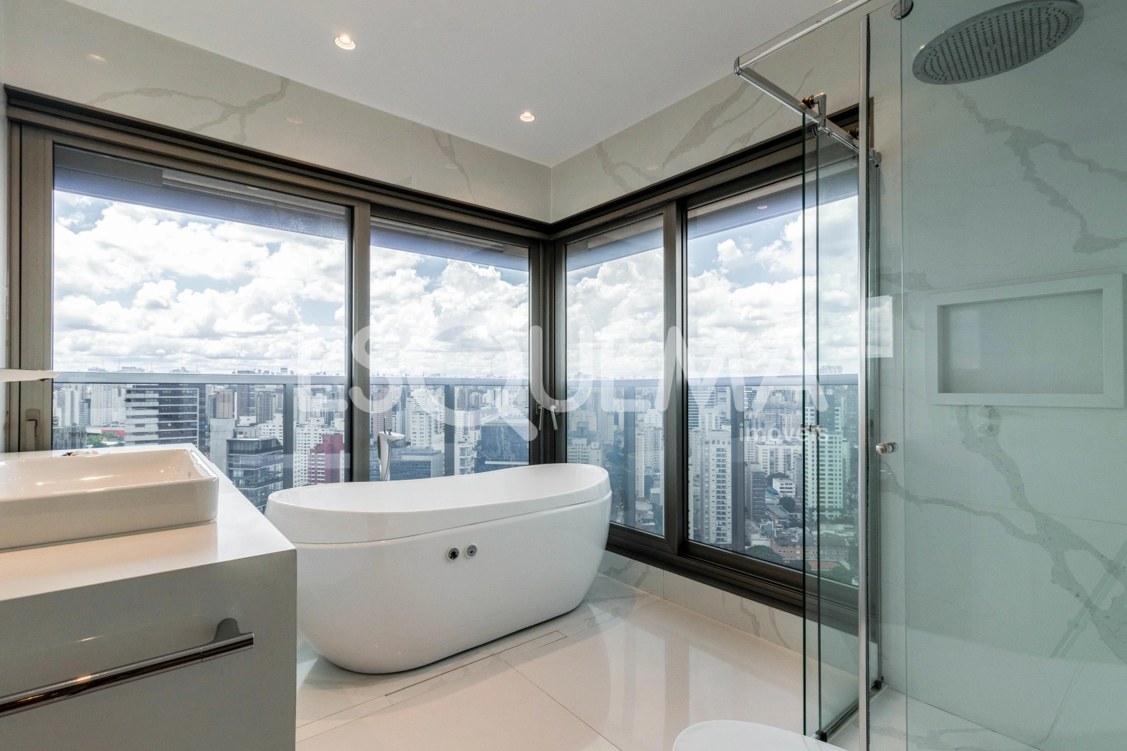 Cobertura em prédio de Philippe Starck, com vista para a Faria Lima - Imagem 15