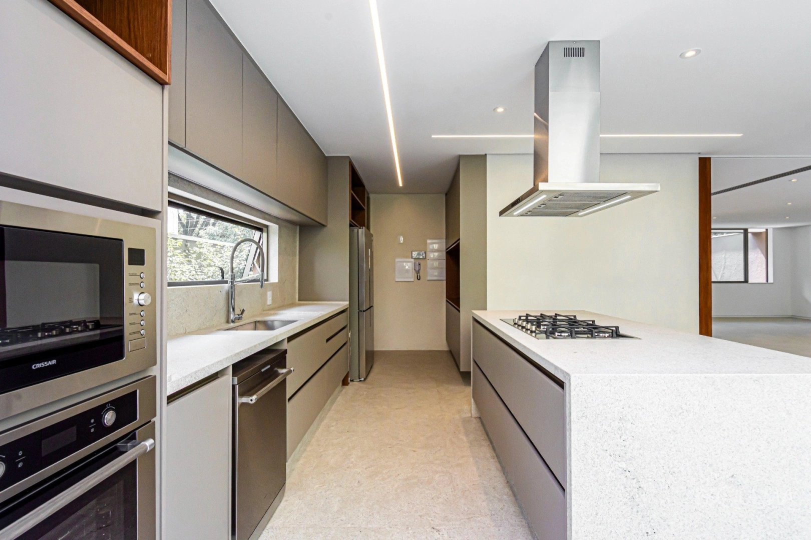 Casa nova e moderna em região privilegiada - Imagem 10