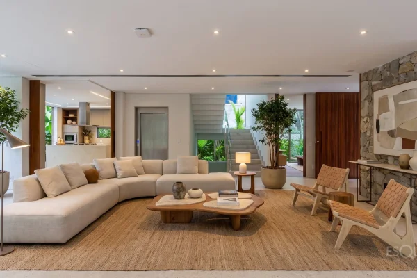 Casa nova e moderna em região privilegiada