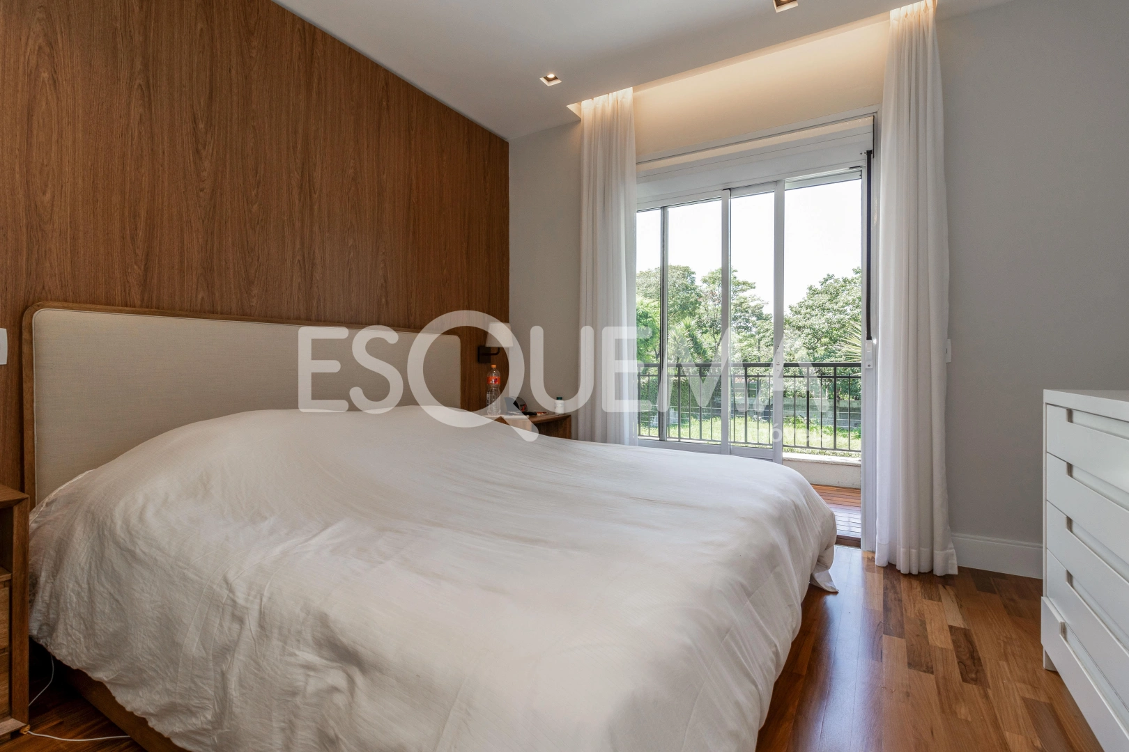 Em frente ao Parque Villa Lobos, apartamento reformado, com amplo living - Imagem 12