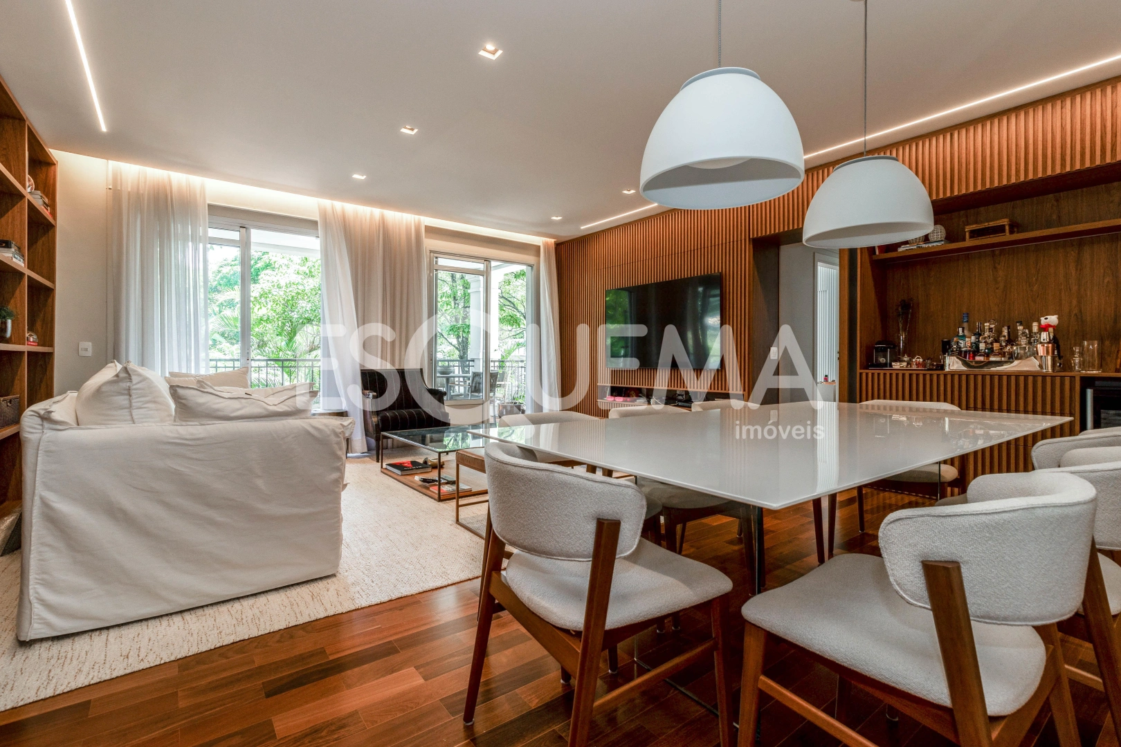 Em frente ao Parque Villa Lobos, apartamento reformado, com amplo living - Imagem 4