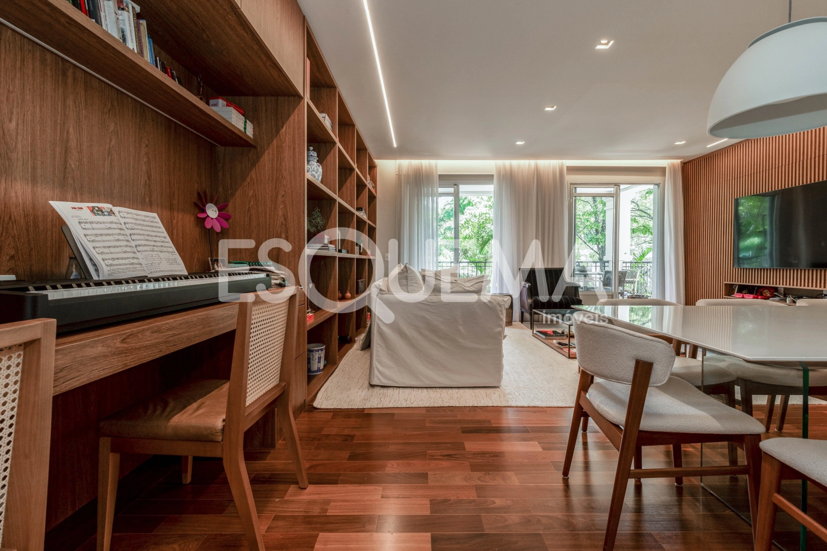Em frente ao Parque Villa Lobos, apartamento reformado, com amplo living - Imagem 5
