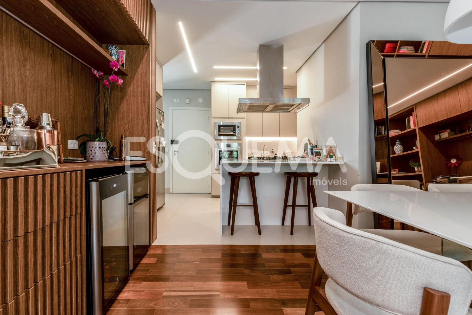 Em frente ao Parque Villa Lobos, apartamento reformado, com amplo living - Imagem 6