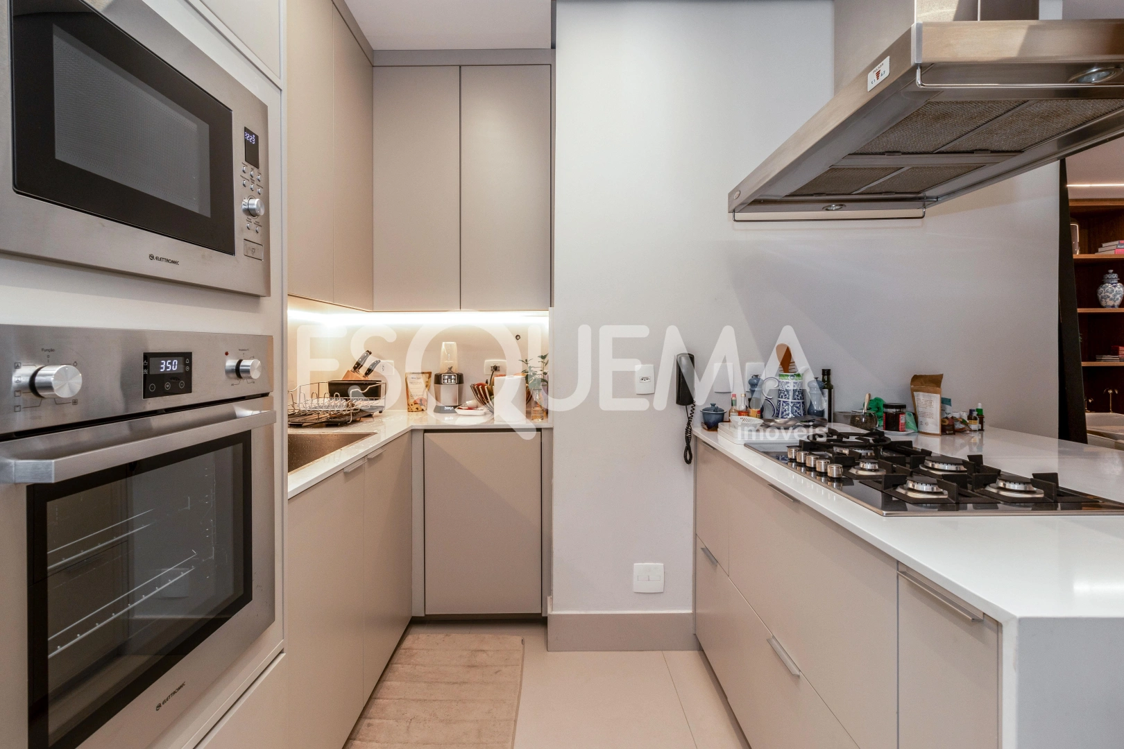 Em frente ao Parque Villa Lobos, apartamento reformado, com amplo living - Imagem 7