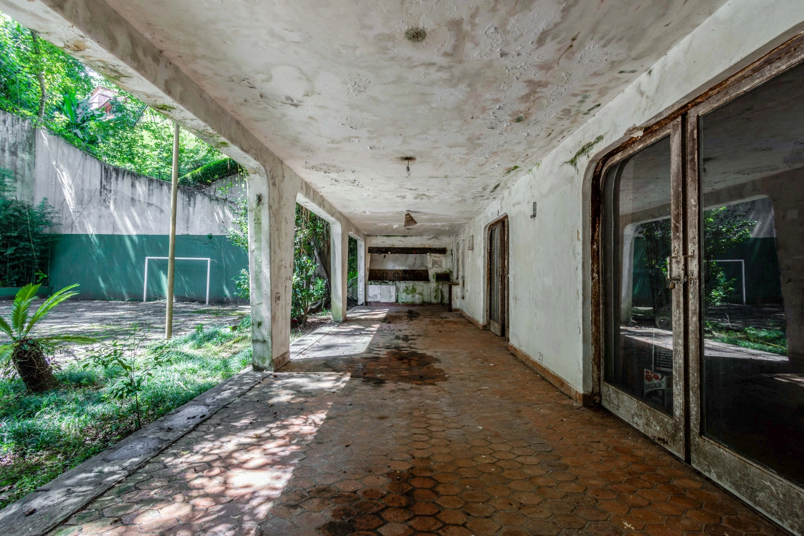 Casa em rua super arborizada - Imagem 7