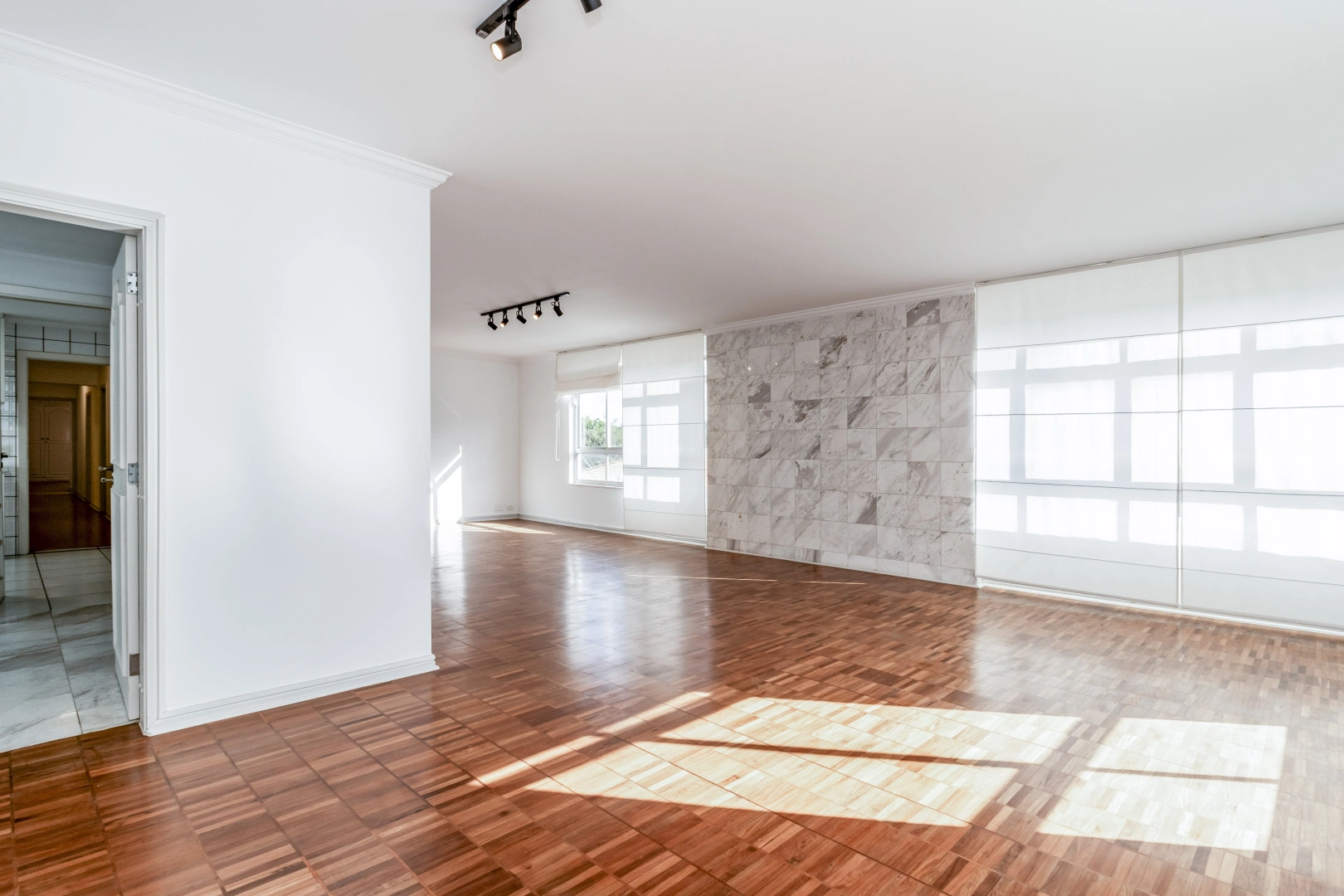 Apartamento espaçoso, localizado na parte baixa do Jardins - Imagem 2