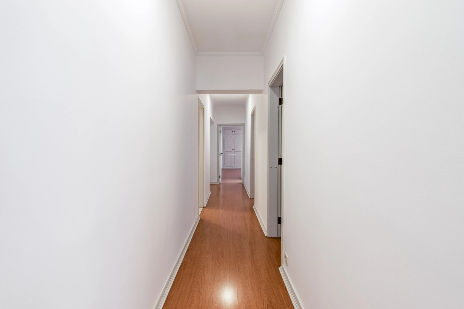 Apartamento espaçoso, localizado na parte baixa do Jardins - Imagem 4
