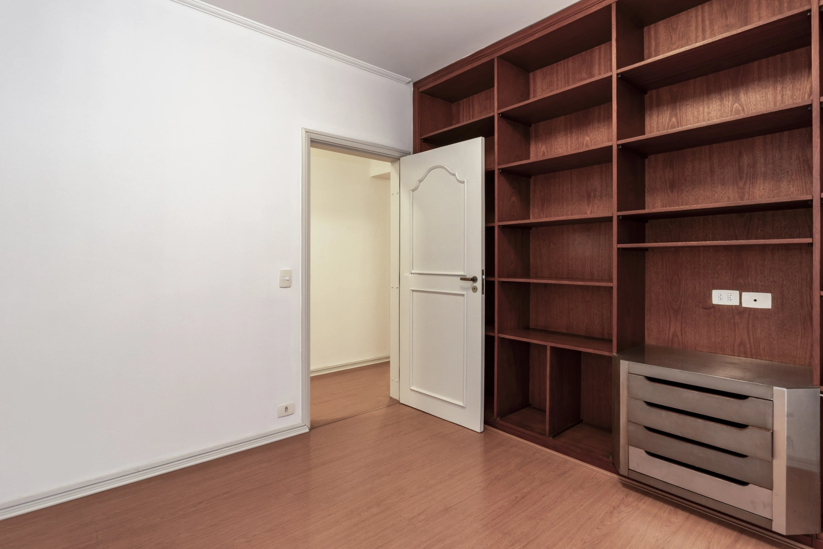 Apartamento espaçoso, localizado na parte baixa do Jardins - Imagem 6
