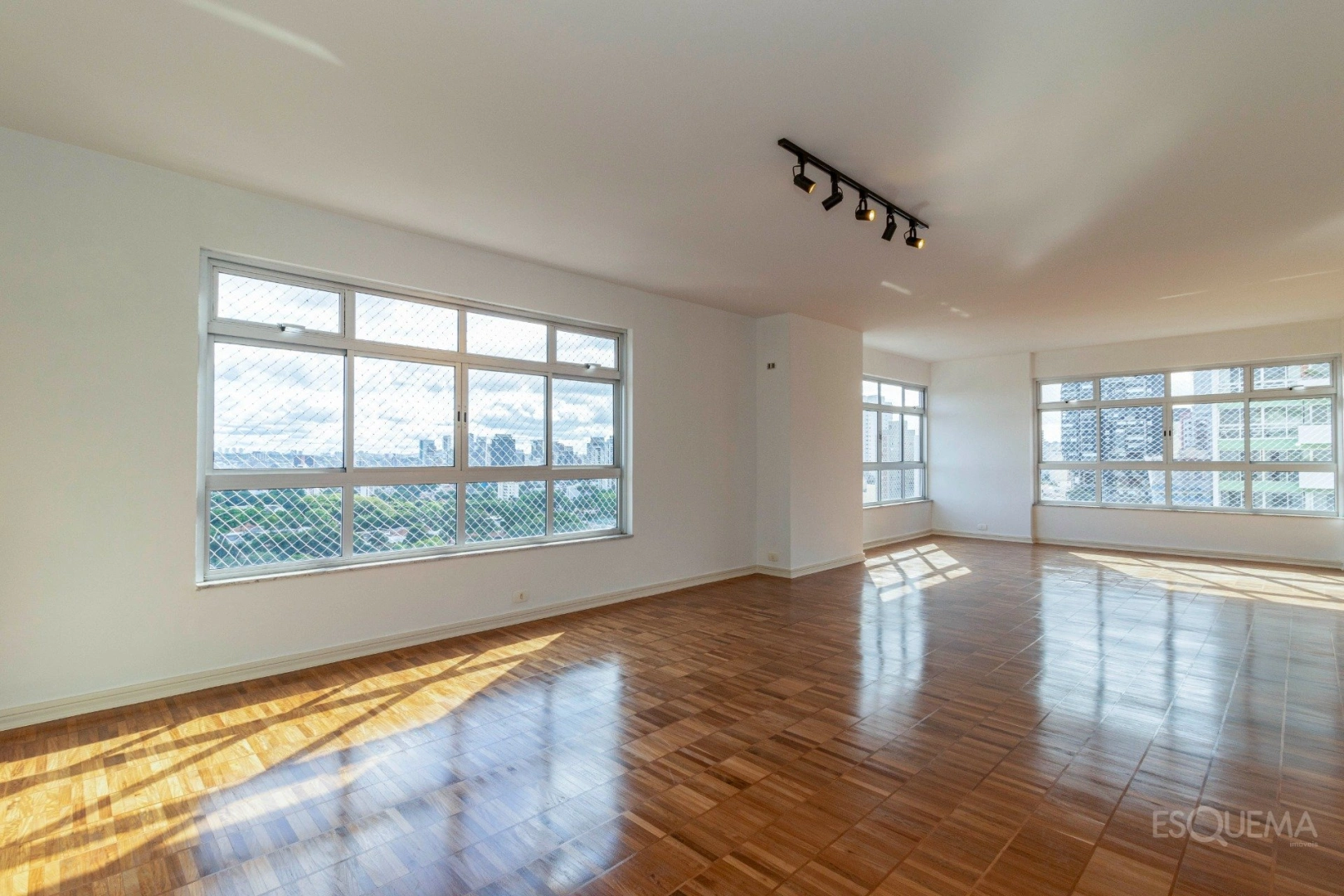 Apartamento espaçoso, com vista livre para o Jardim Europa - Imagem 1