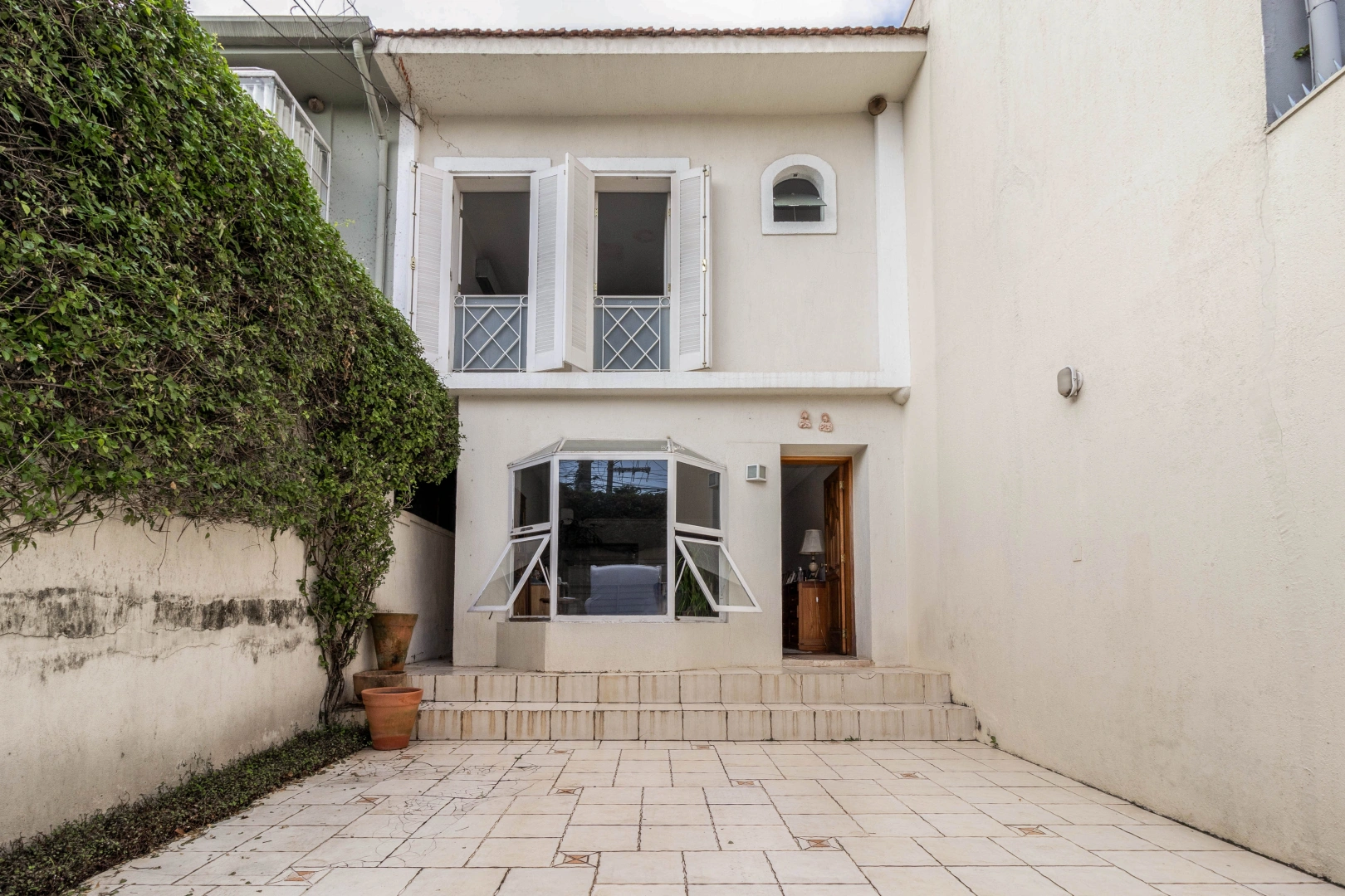 Casa, em rua tranquila, próxima ao Parque Ibirapuera - Imagem 1