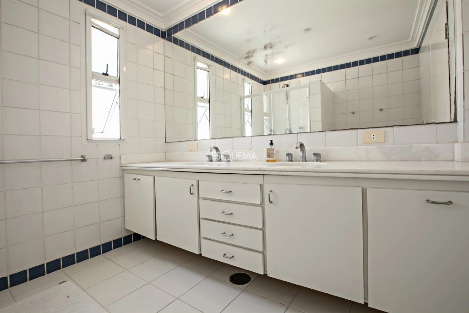 Casa com projeto moderno, em rua sem saída - Imagem 10