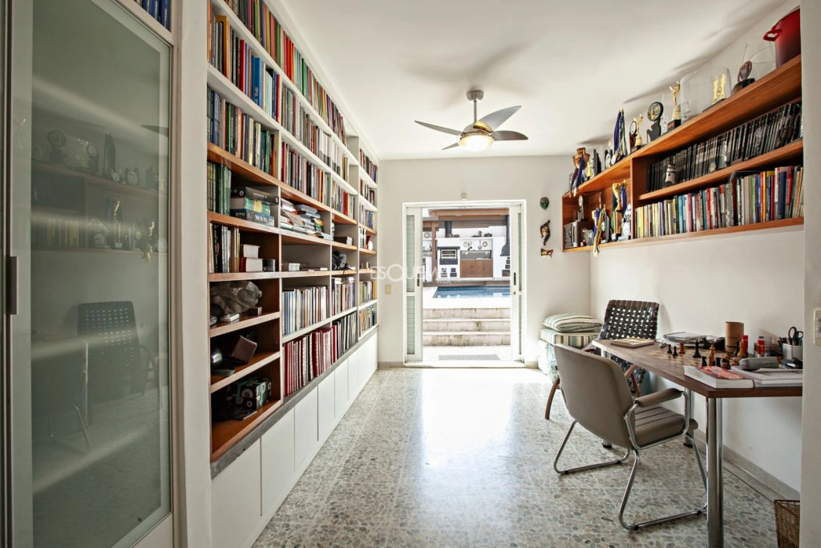 Casa com projeto moderno, em rua sem saída - Imagem 12