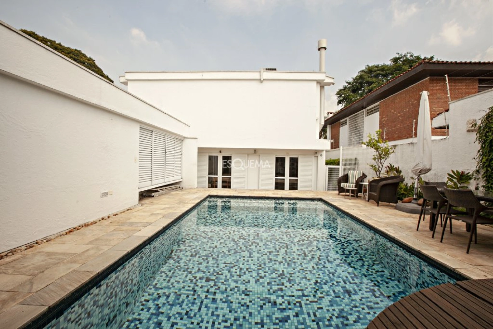 Casa com projeto moderno, em rua sem saída - Imagem 1
