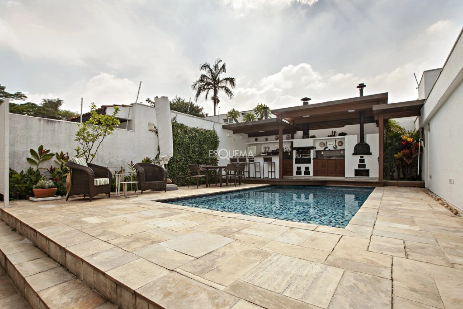 Casa com projeto moderno, em rua sem saída - Imagem 2