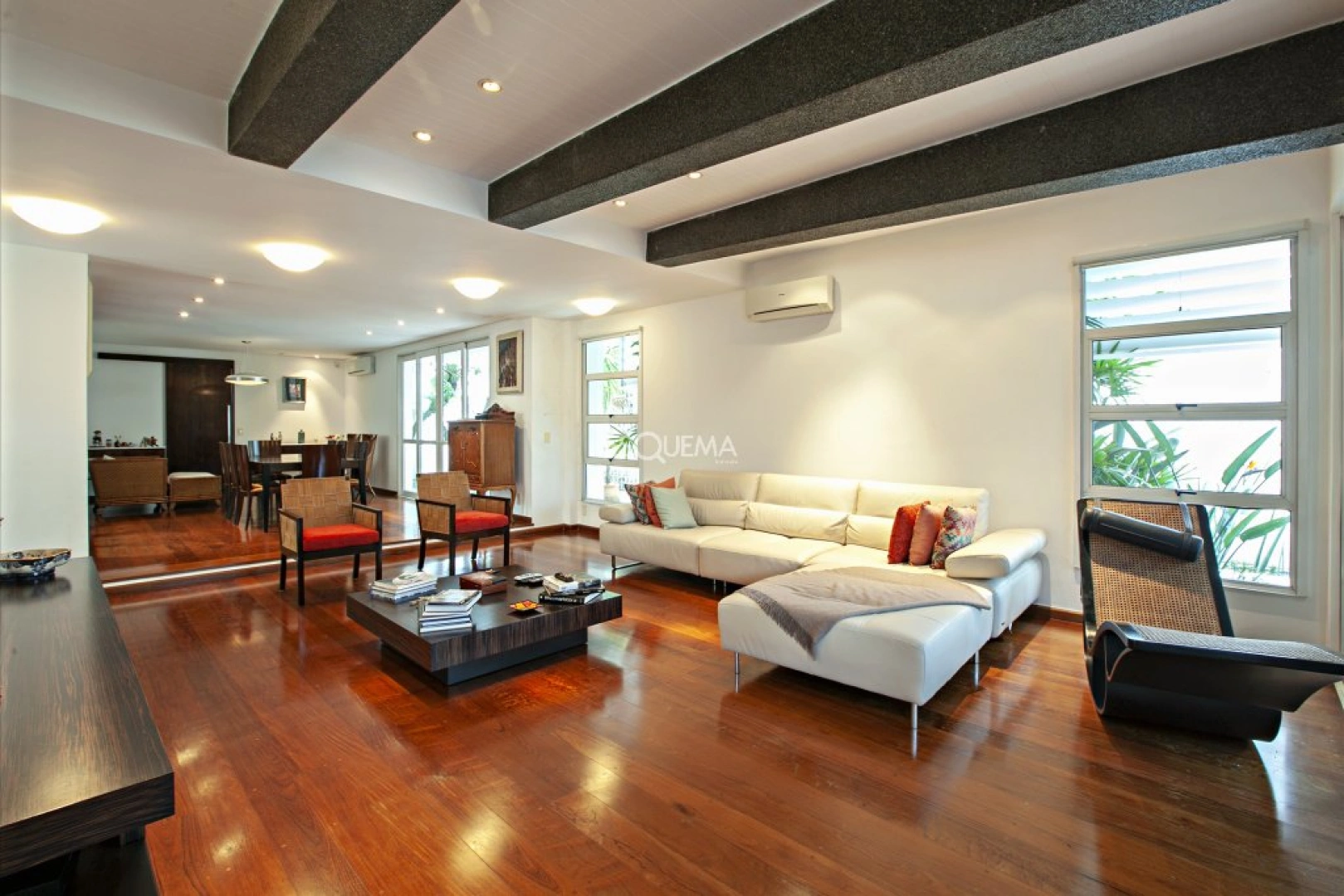 Casa com projeto moderno, em rua sem saída - Imagem 5