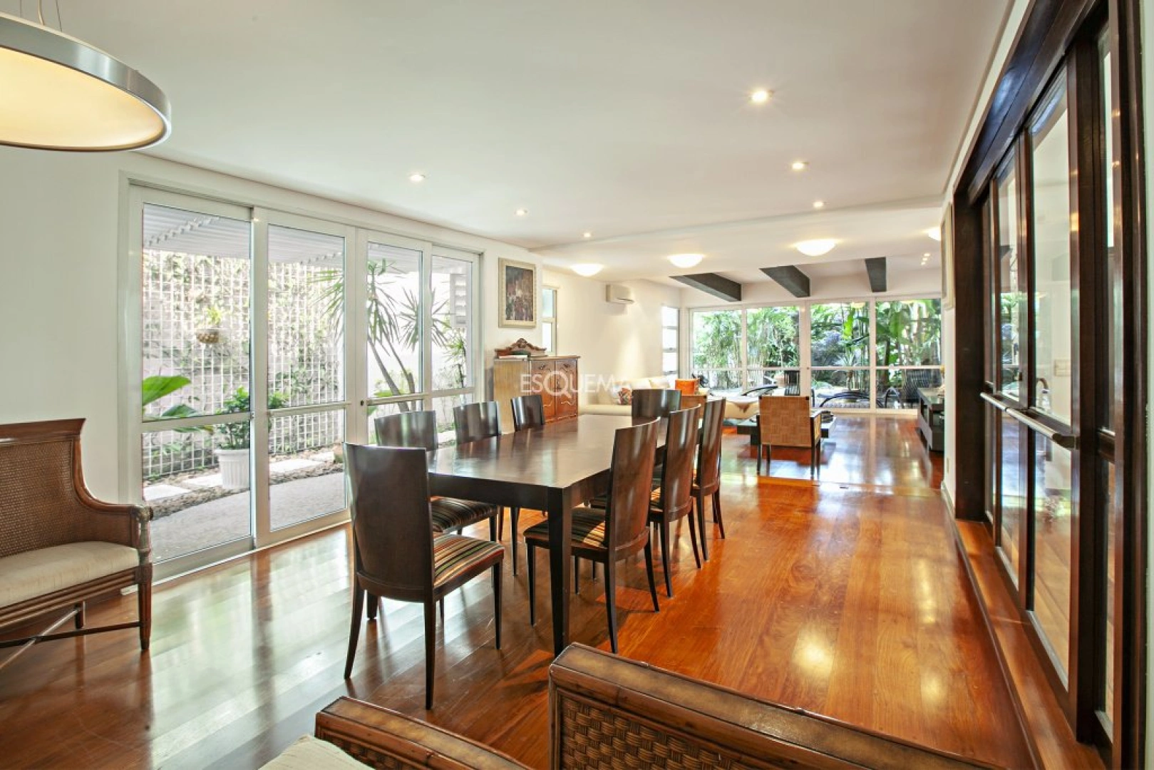 Casa com projeto moderno, em rua sem saída - Imagem 6