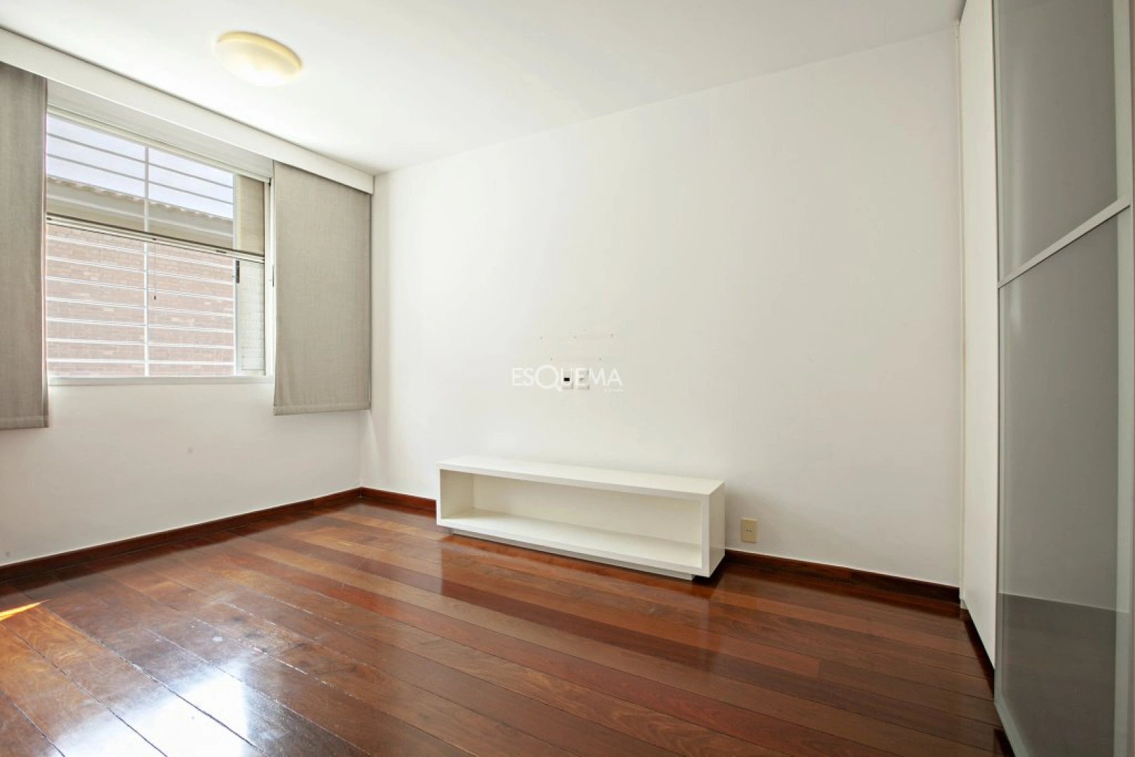 Casa com projeto moderno, em rua sem saída - Imagem 9