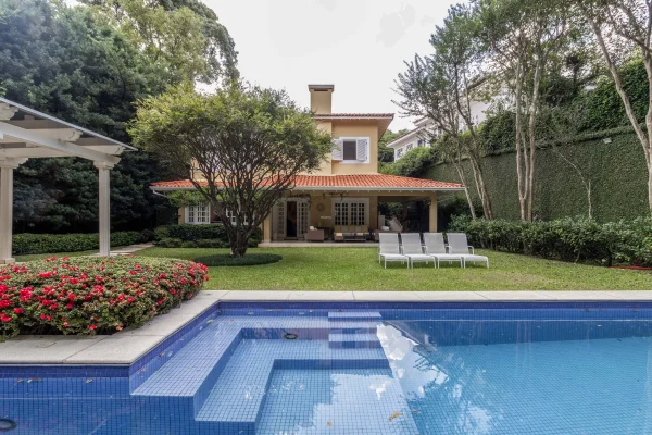Casa em Rua Fechada Morumbi