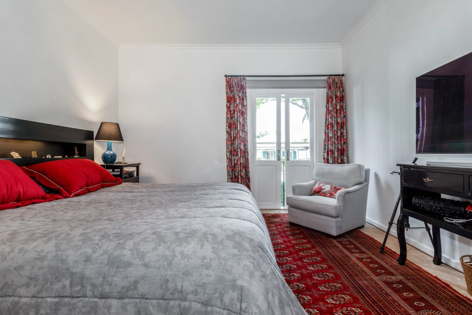 Casa semi térrea, com estilo clássico - Imagem 13