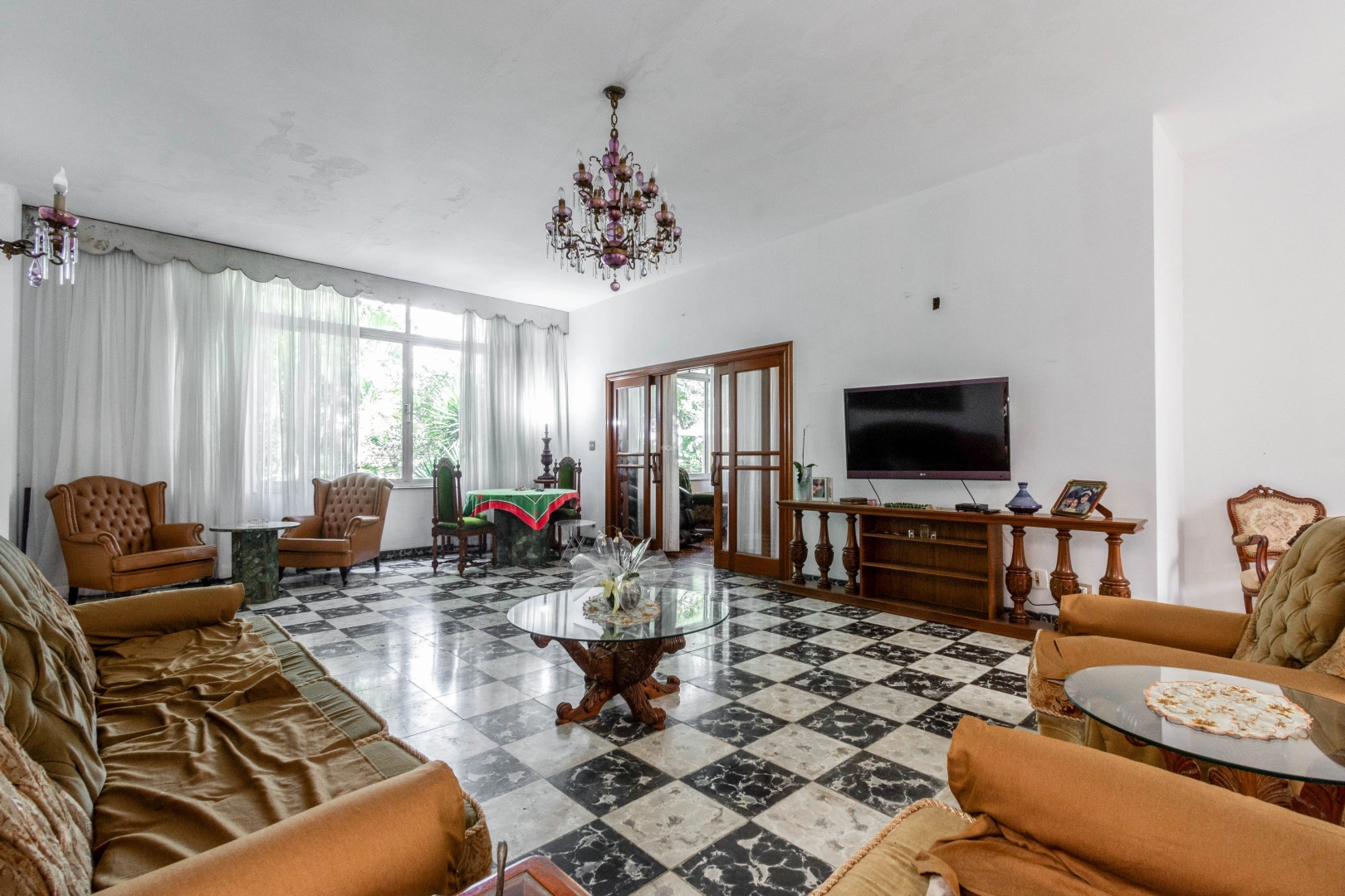 Casa com terreno amplo em rua tranquila - Imagem 13