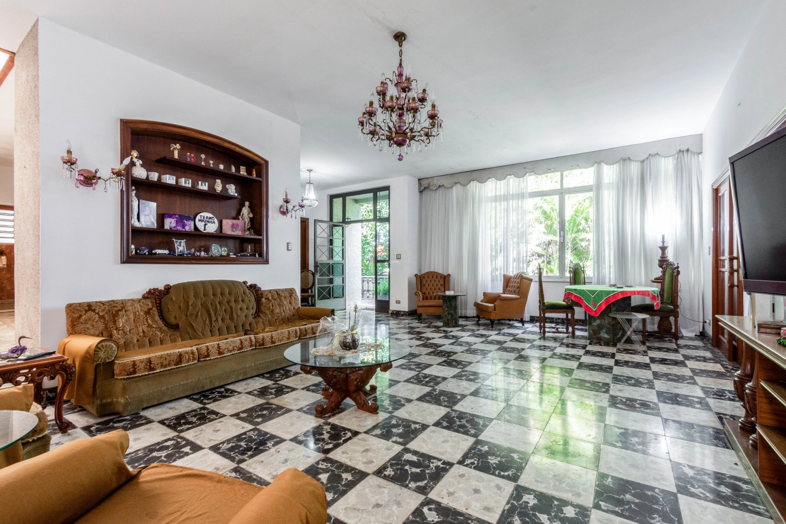 Casa com terreno amplo em rua tranquila - Imagem 15