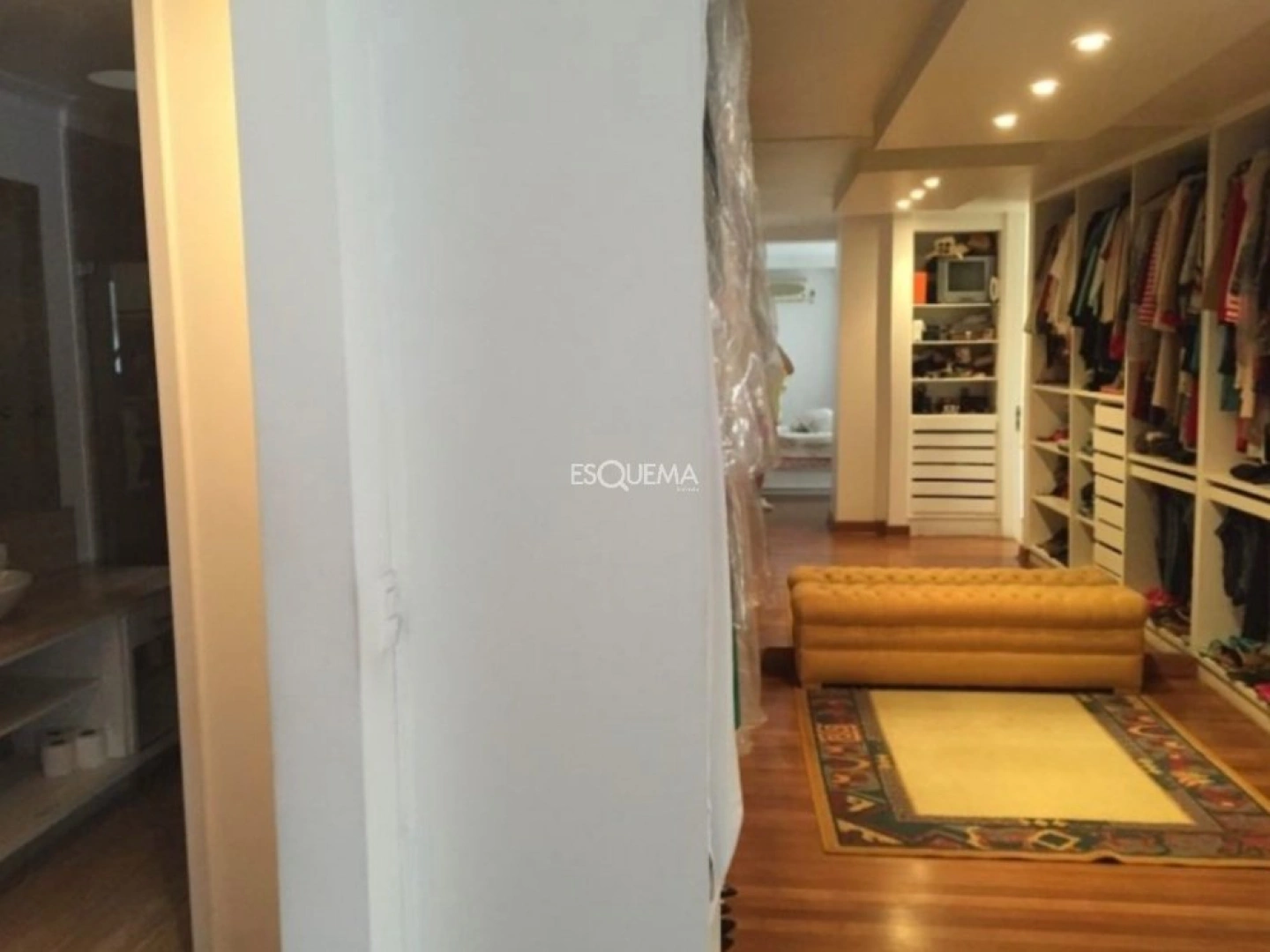 Casa, em rua tranquila, com ampla área externa - Imagem 13