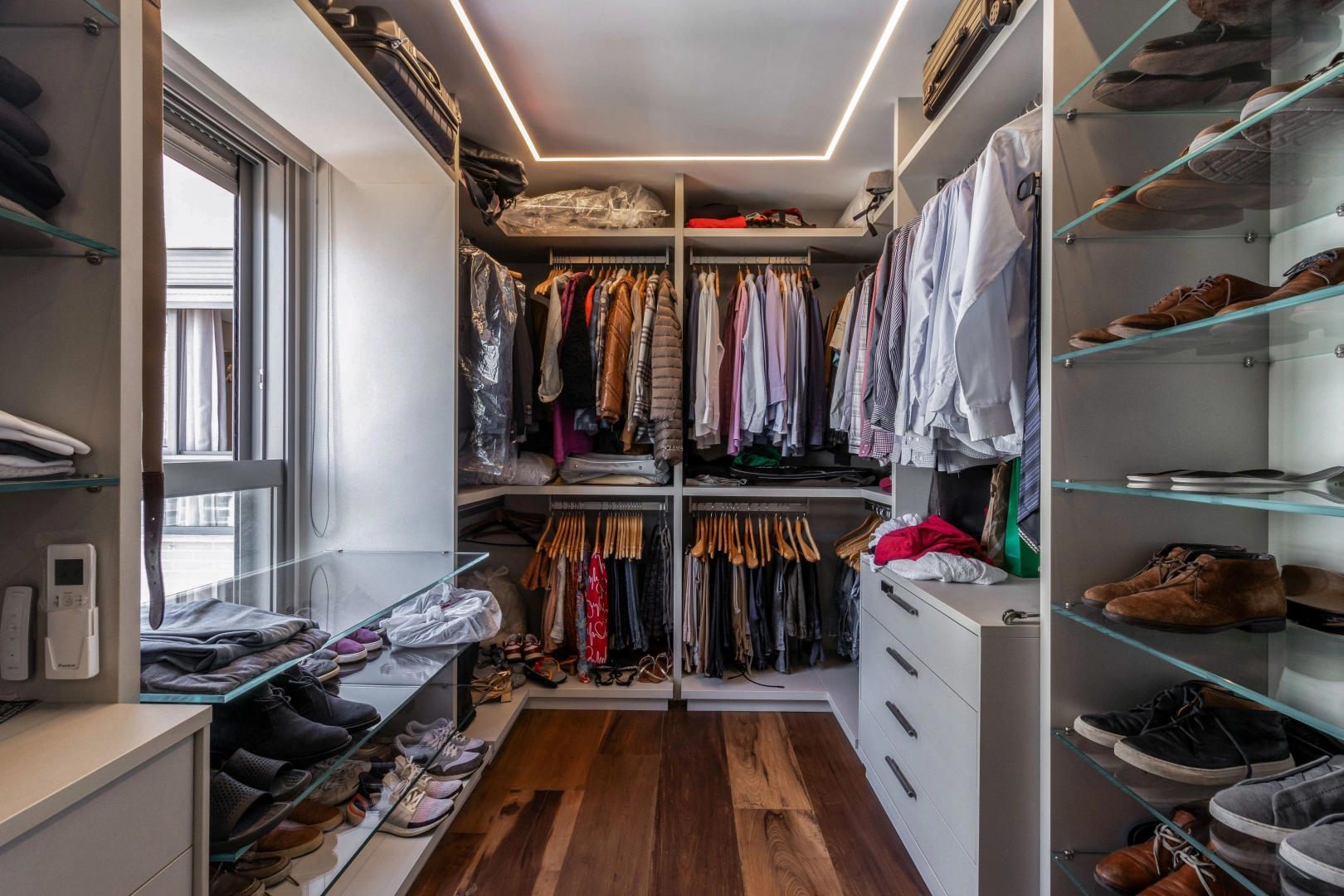 Duplex com pé-direito duplo na sala, vista livre e porteira fechada - Imagem 10
