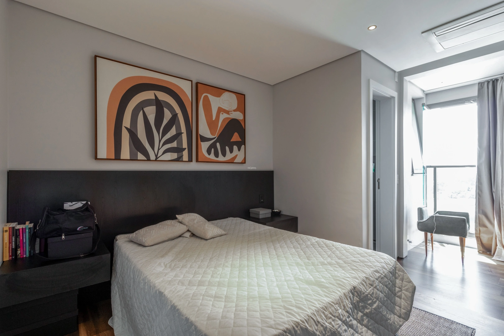 Duplex com pé-direito duplo na sala, vista livre e porteira fechada - Imagem 12