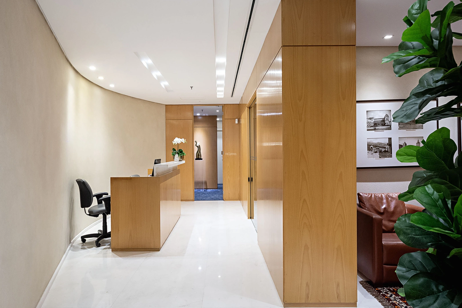 Conjunto comercial, com excelente espaço e infraestrutura - Imagem 1