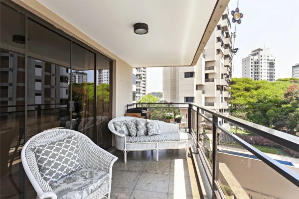 Excelente apartamento em condomínio com lazer e quadra de tênis.