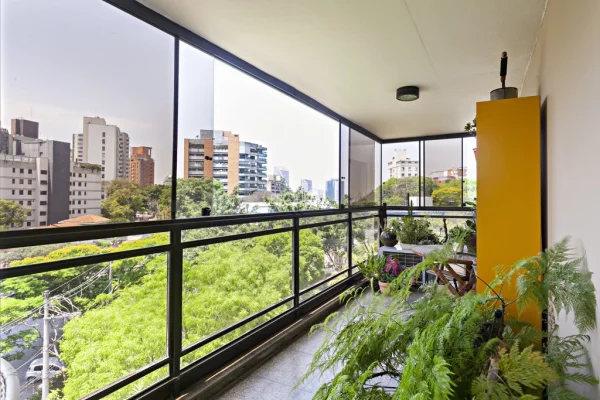 Excelente apartamento em condomínio com lazer e quadra de tênis.