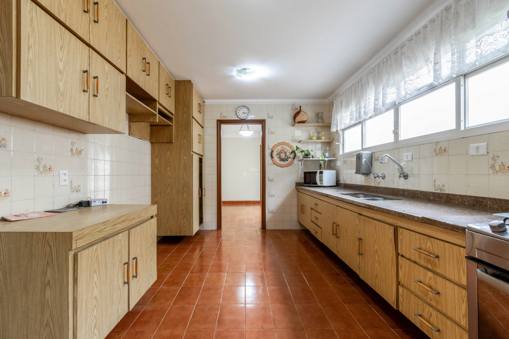 Casa espaçosa em localização privilegiada - Imagem 11