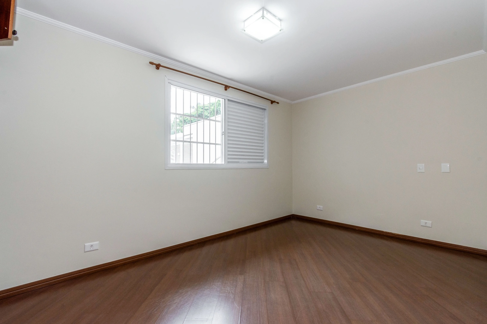 Casa espaçosa em localização privilegiada - Imagem 14