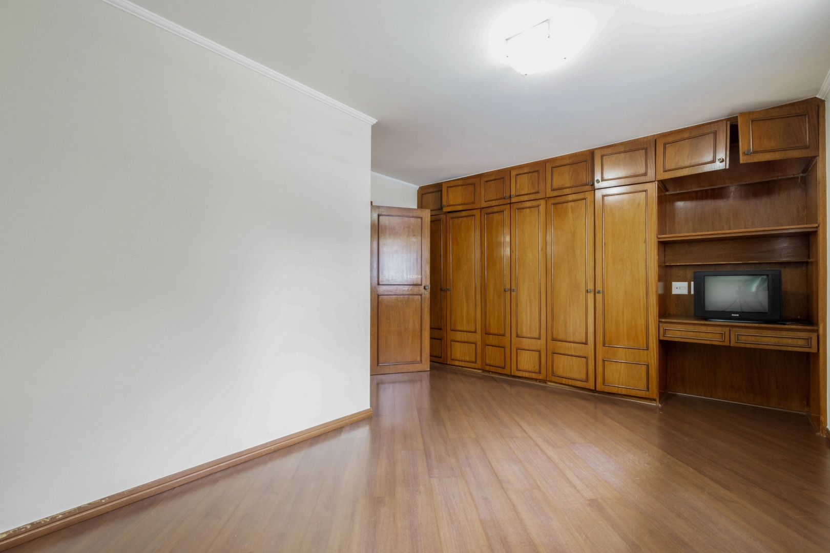 Casa espaçosa em localização privilegiada - Imagem 15