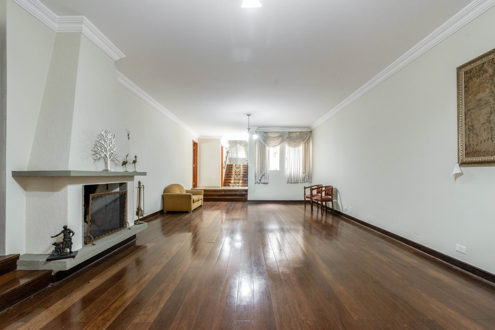 Casa espaçosa em localização privilegiada - Imagem 2