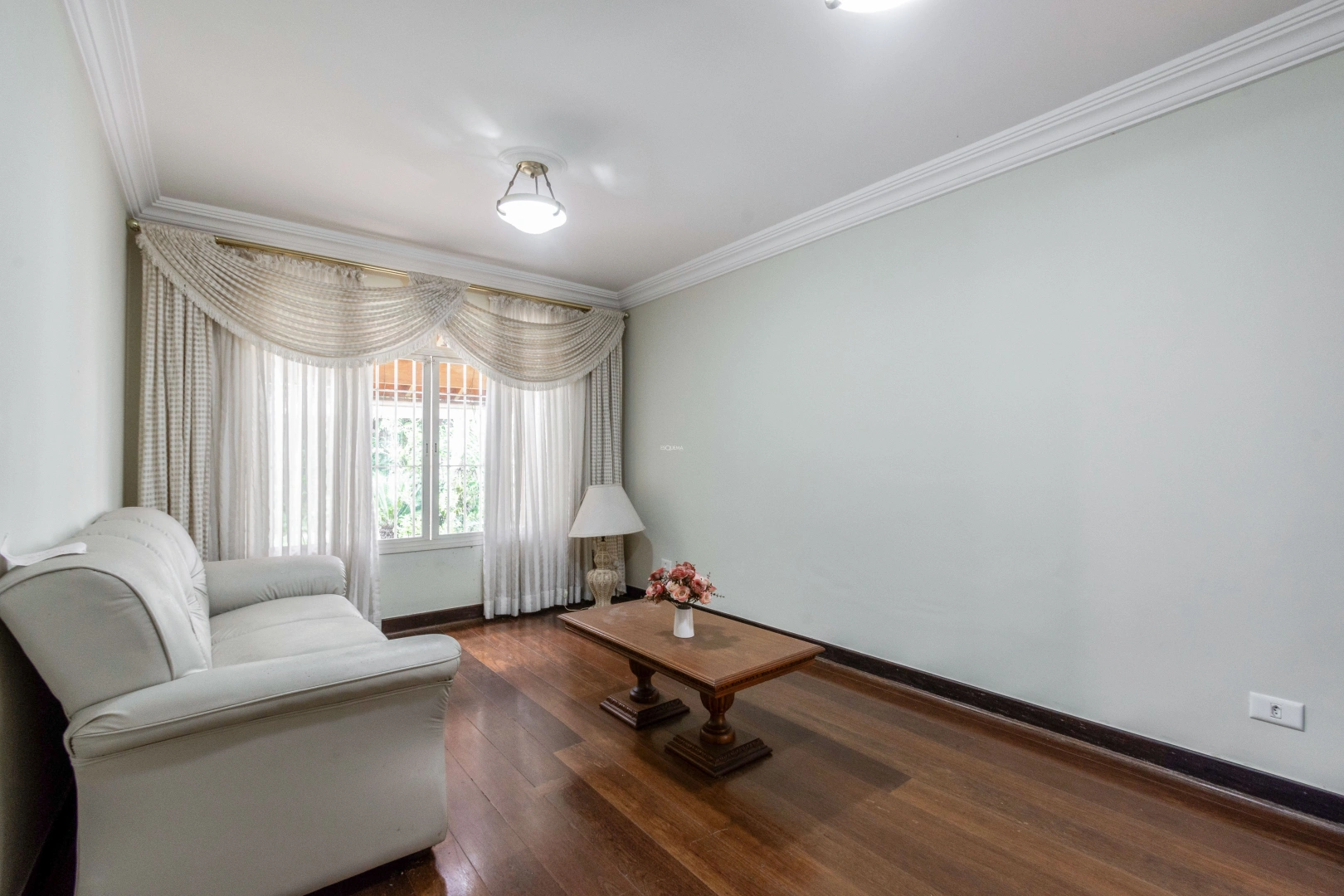 Casa espaçosa em localização privilegiada - Imagem 3