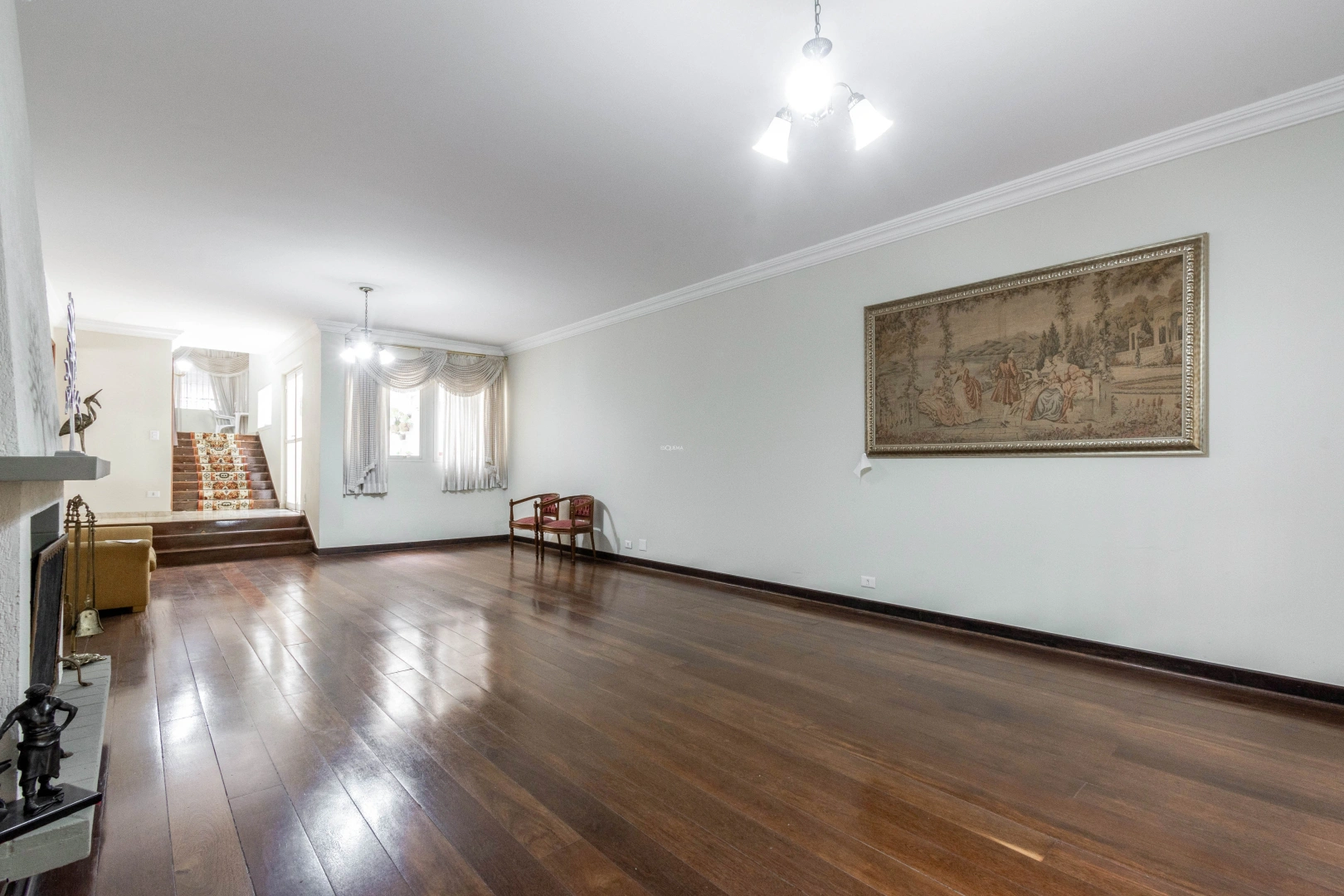 Casa espaçosa em localização privilegiada - Imagem 4