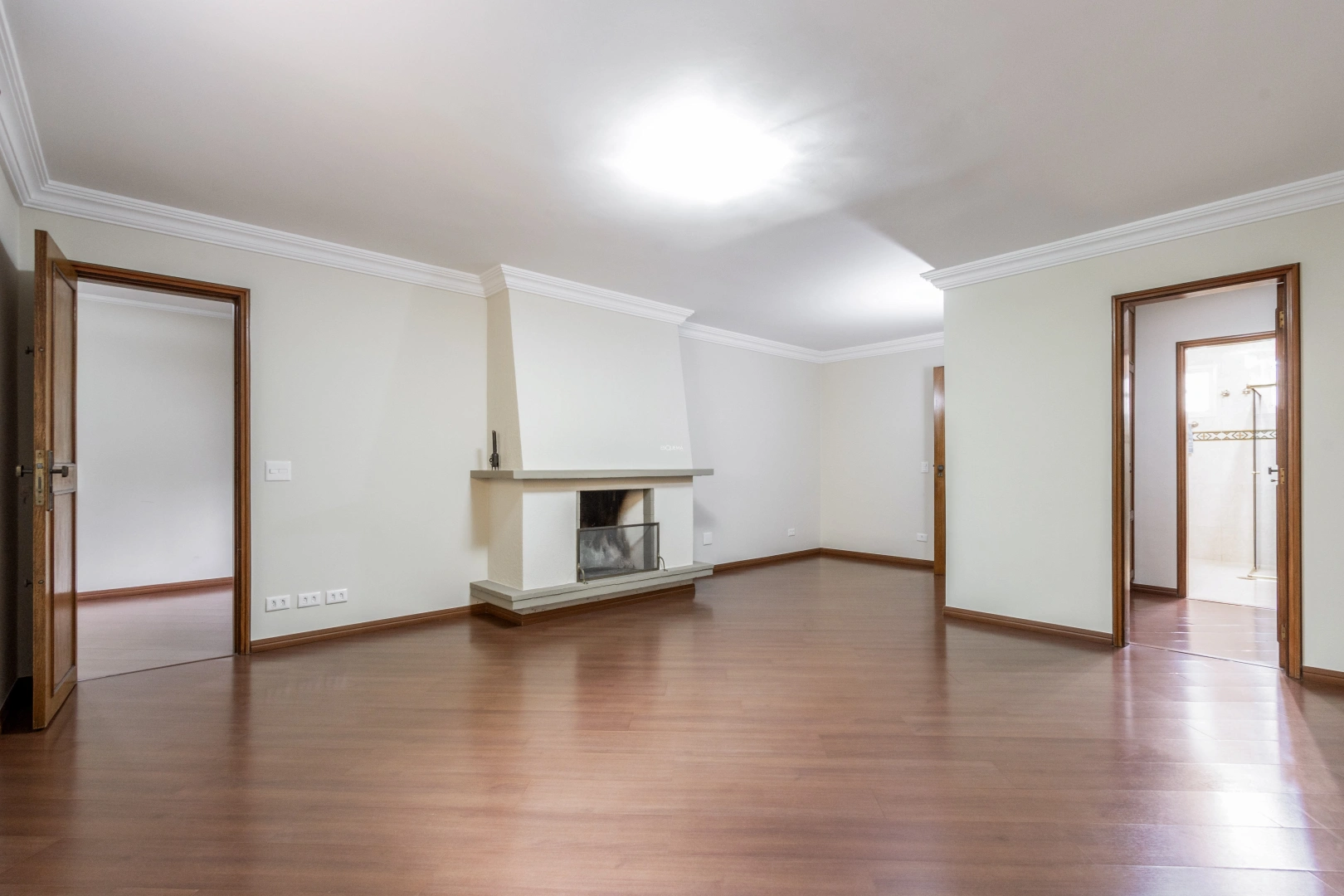 Casa espaçosa em localização privilegiada - Imagem 5