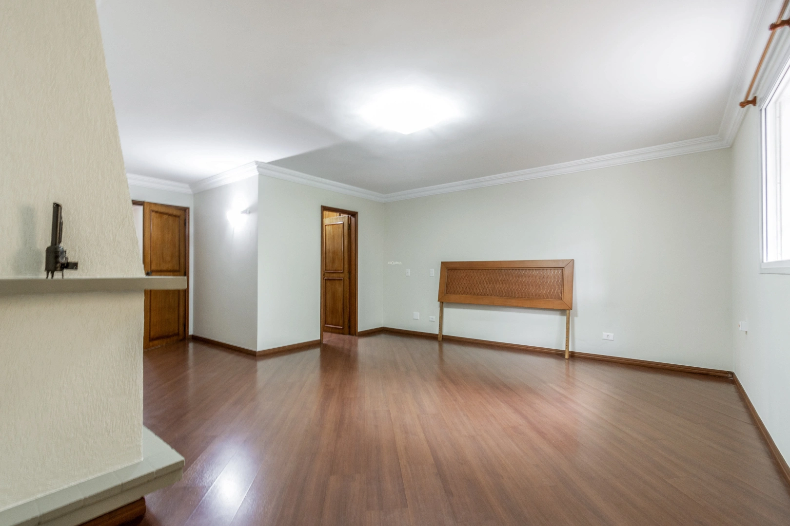 Casa espaçosa em localização privilegiada - Imagem 9