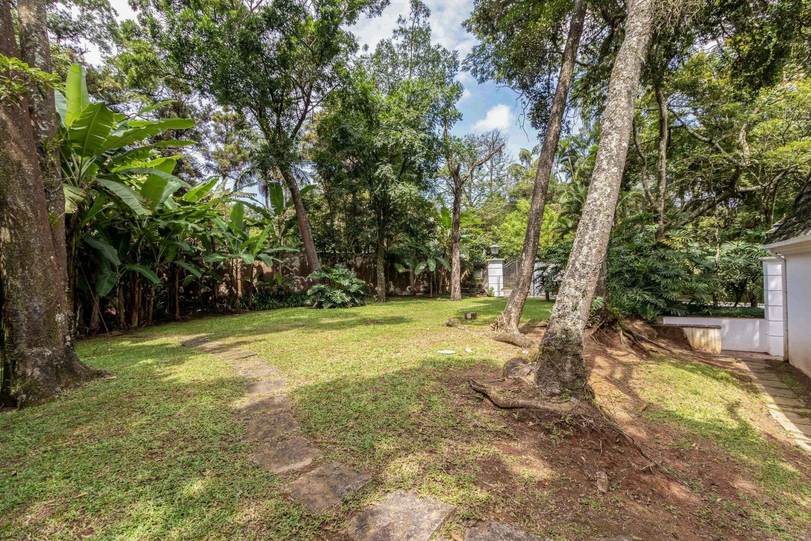 Casa com piscina em condomínio fechado - Imagem 12