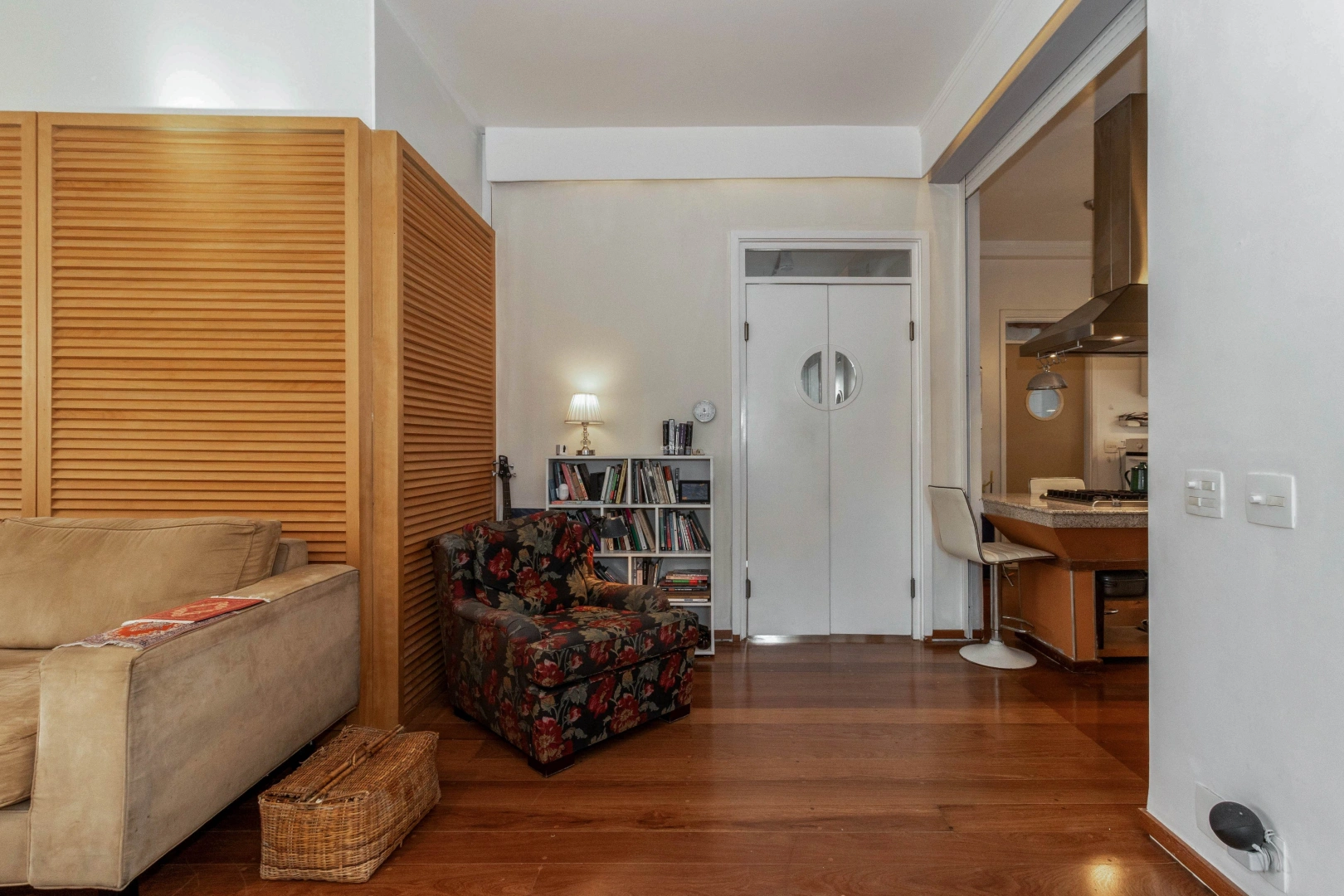 Apartamento reformado e com living  amplo, proximo da Rua Artur de Azevedo - Imagem 6