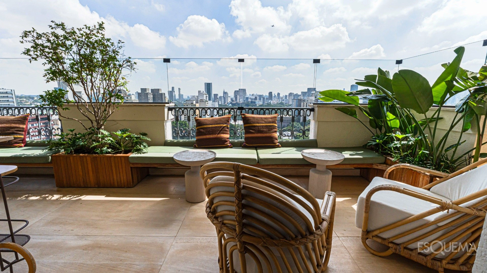Apartamento reformado com projeto Triplex em frente ao Clube Pinheiros - Imagem 2