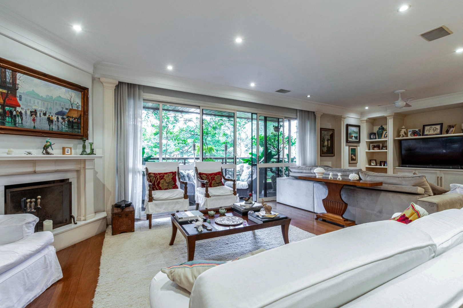 Apartamento em rua arborizada - Imagem 2