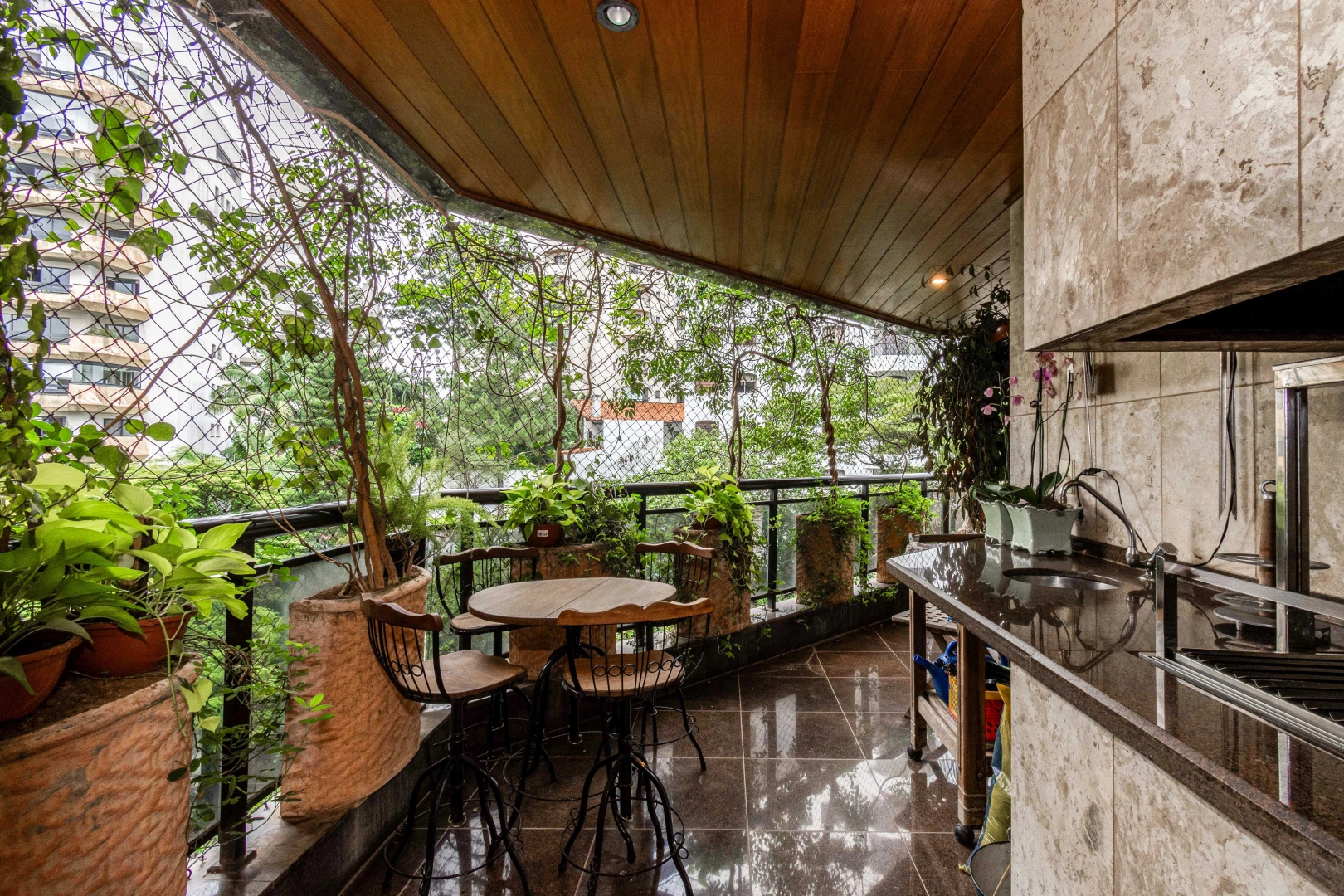 Apartamento em rua arborizada - Imagem 5