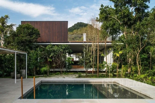 Casa em condomínio com projeto de Gui Mattos