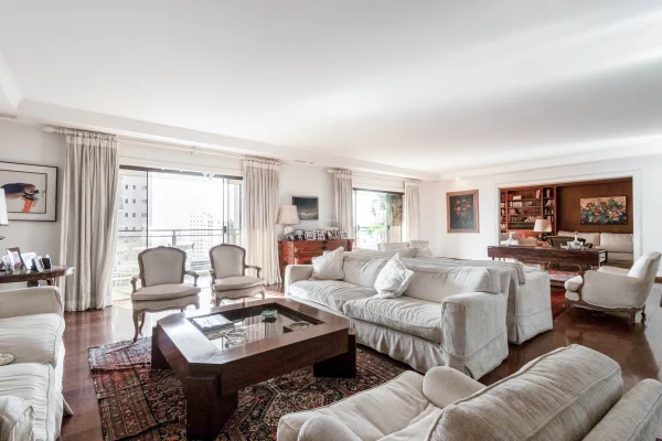 Apartamento com vista para a Praça Visconde de Cunha Bueno